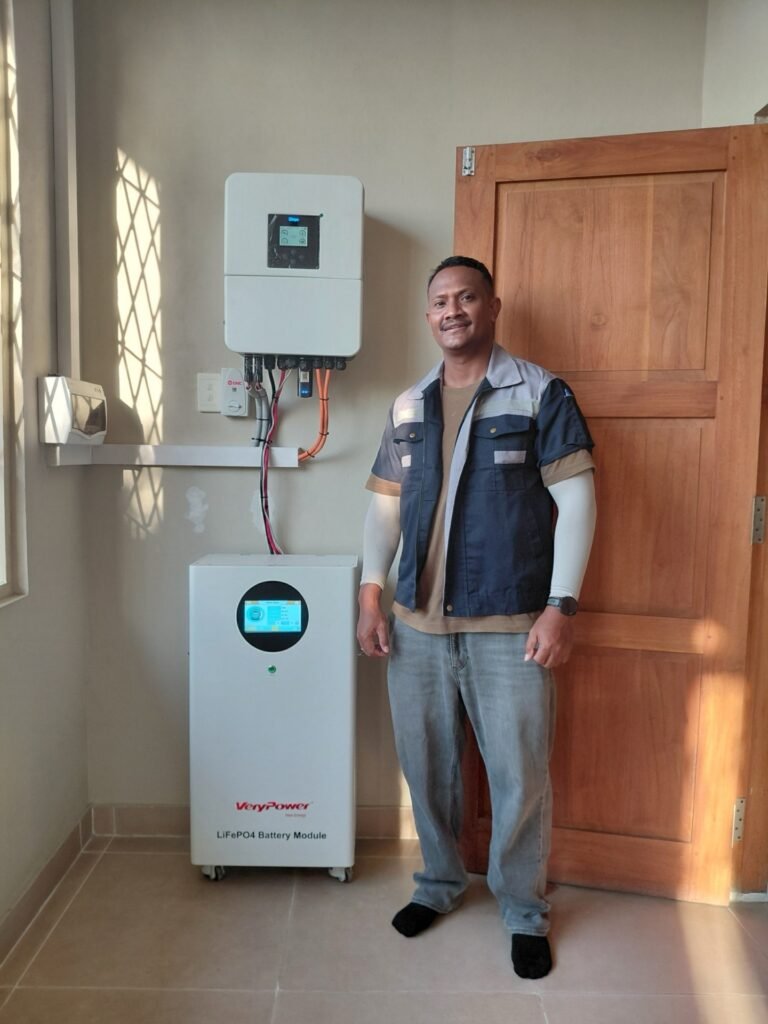 Hybrid inverter and LiFePO4 battery installed in a Dili home